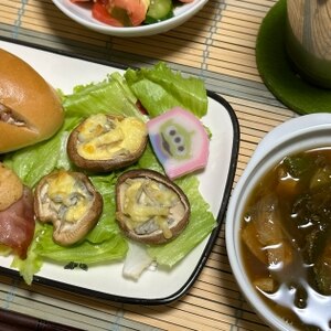 椎茸の梅しらすチーズ焼き